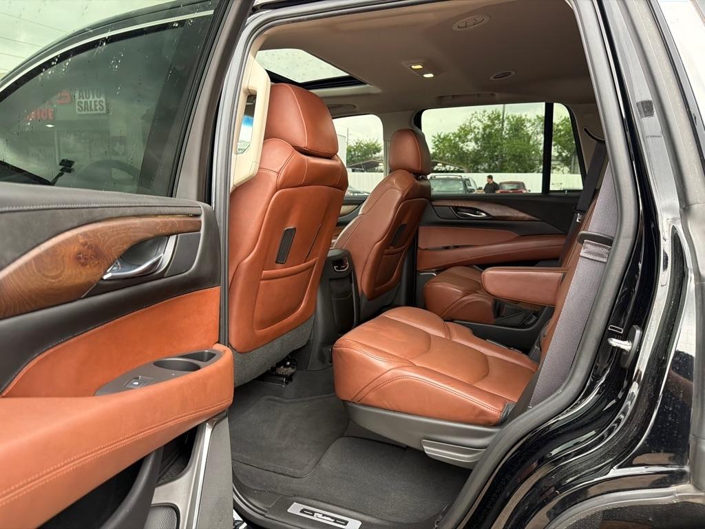 Cadillac Escalade Luxury 4WD 2015