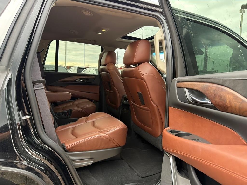 Cadillac Escalade Luxury 4WD 2015