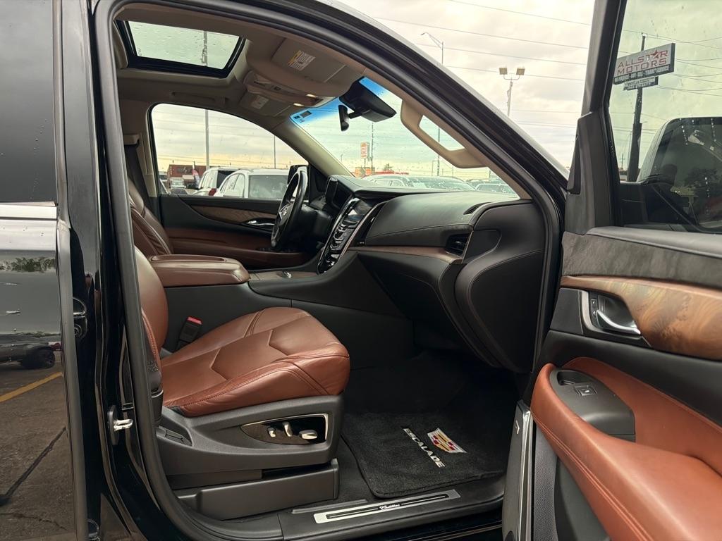 Cadillac Escalade Luxury 4WD 2015