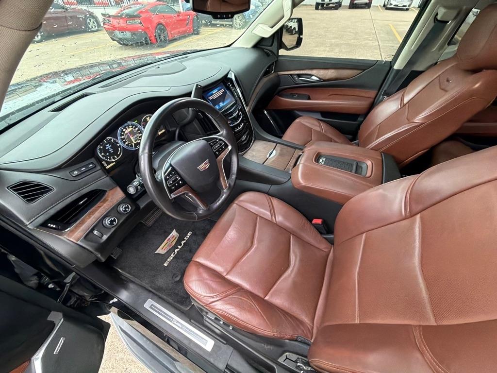 Cadillac Escalade Luxury 4WD 2015