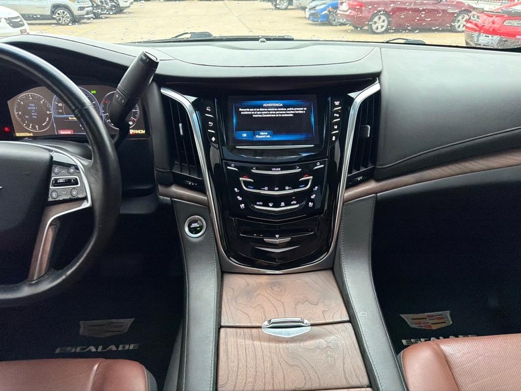 Cadillac Escalade Luxury 4WD 2015