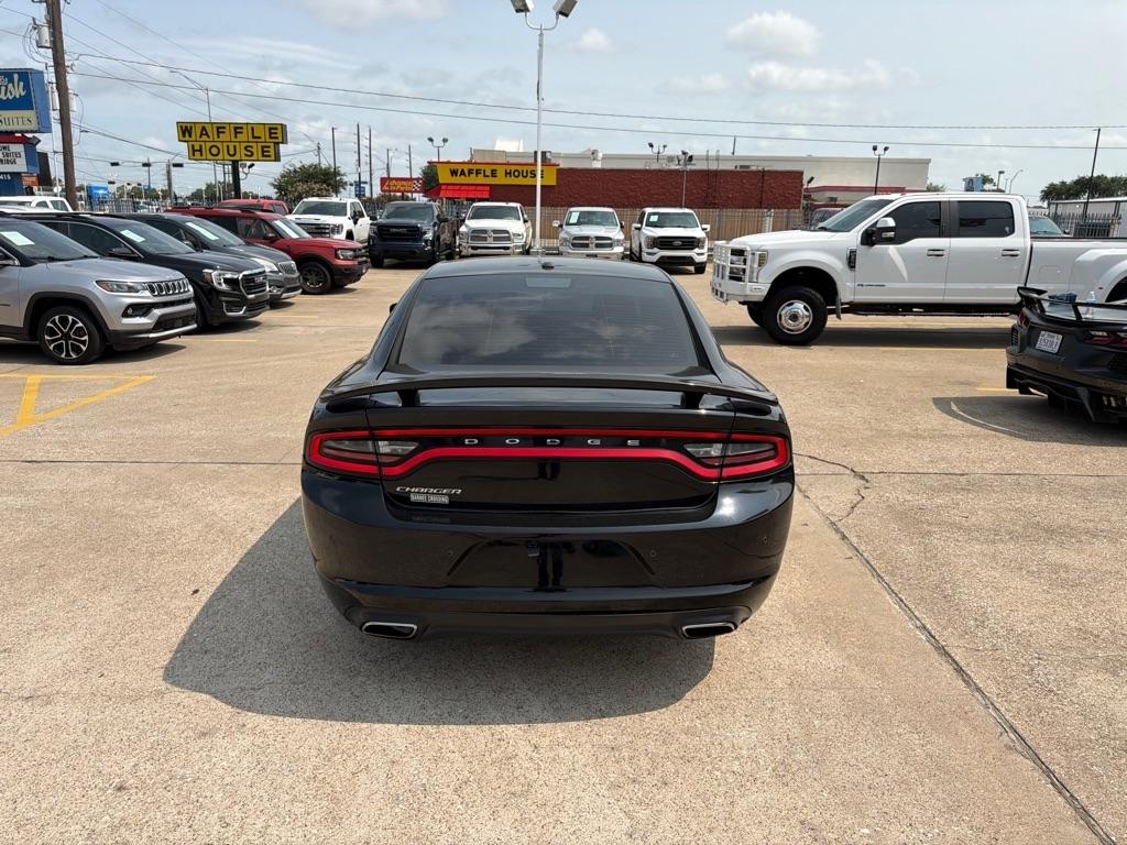 Dodge Charger SE 2017