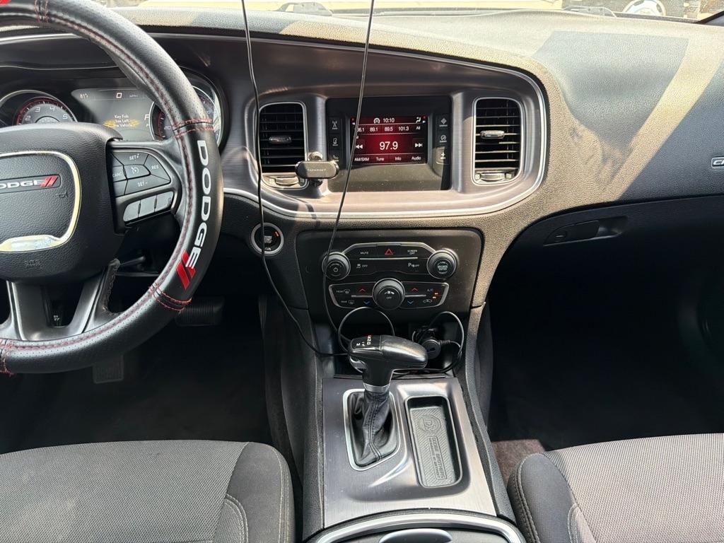 Dodge Charger SE 2017