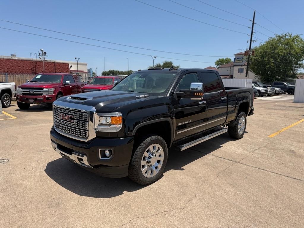 GMC Sierra 2500HD Denali Crew Cab 4WD 2019