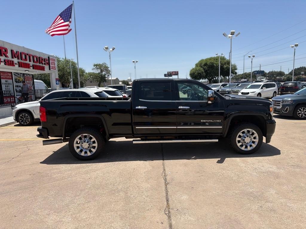 GMC Sierra 2500HD Denali Crew Cab 4WD 2019
