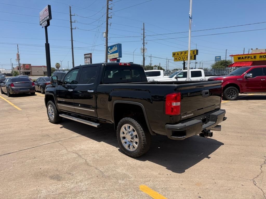 GMC Sierra 2500HD Denali Crew Cab 4WD 2019