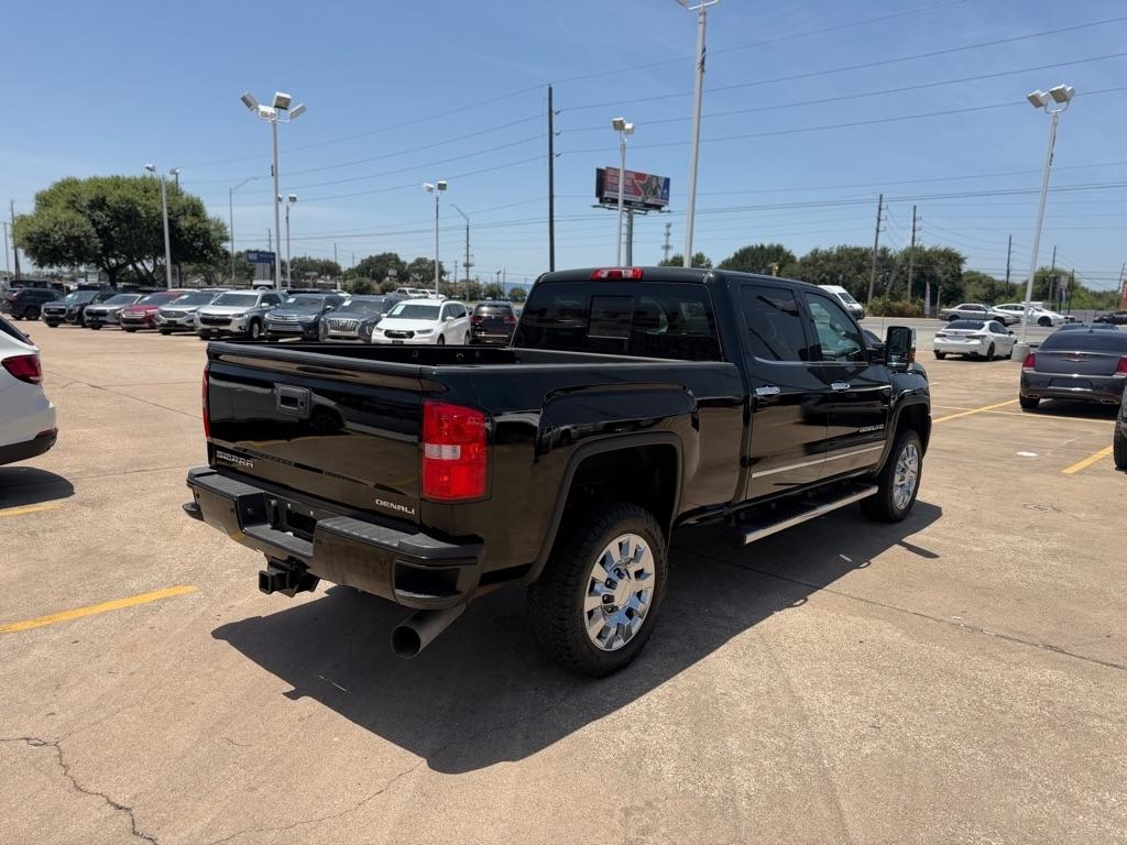 GMC Sierra 2500HD Denali Crew Cab 4WD 2019
