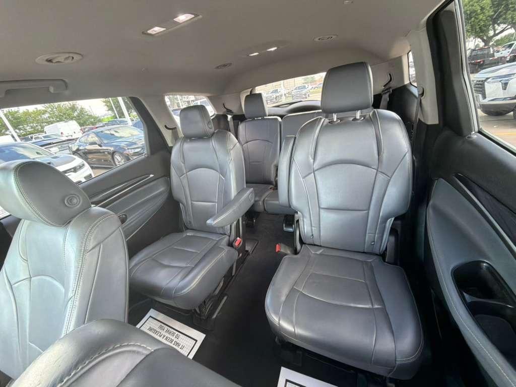 Buick Enclave Essence FWD 2018