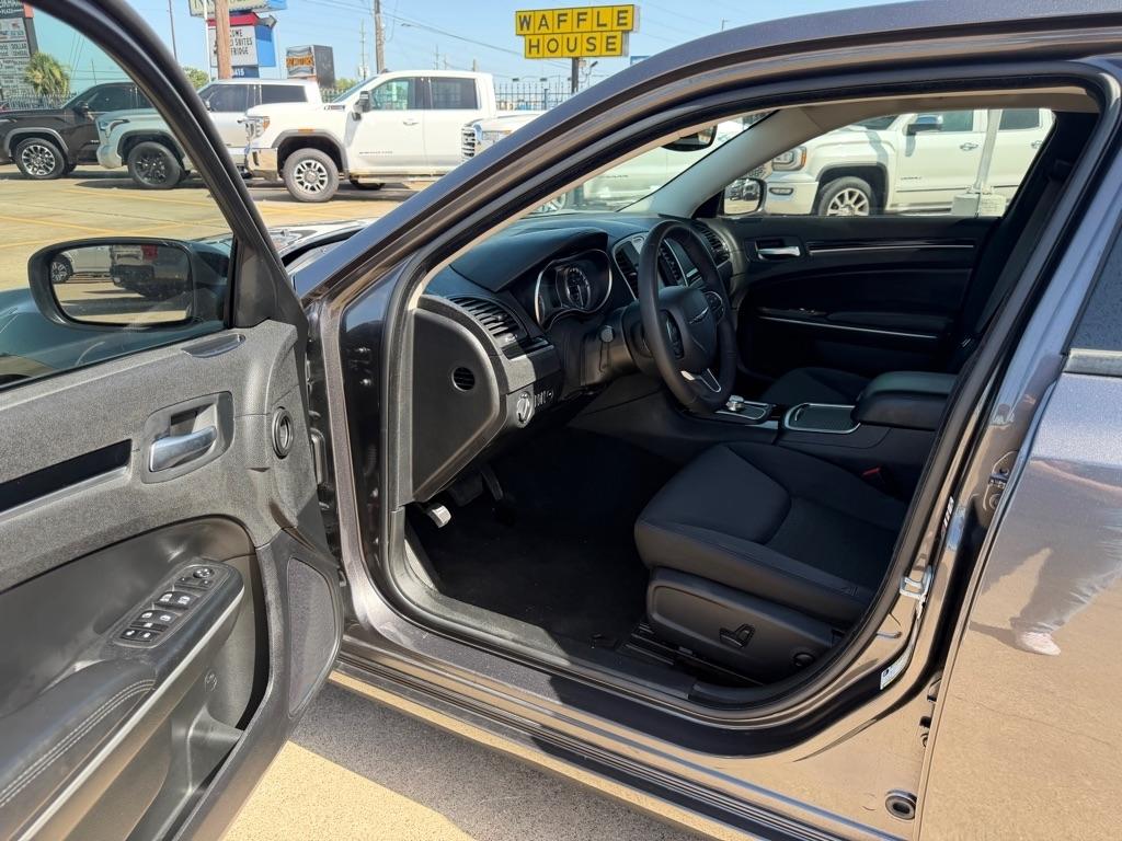 Chrysler 300 Touring 2023