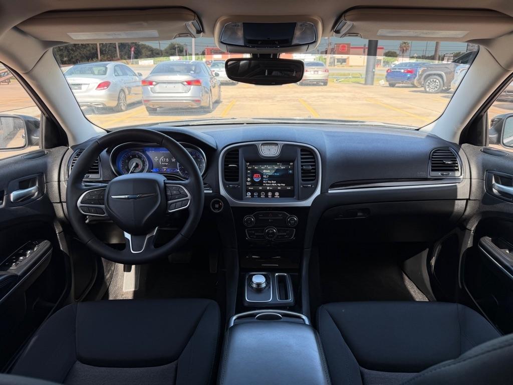 Chrysler 300 Touring 2023