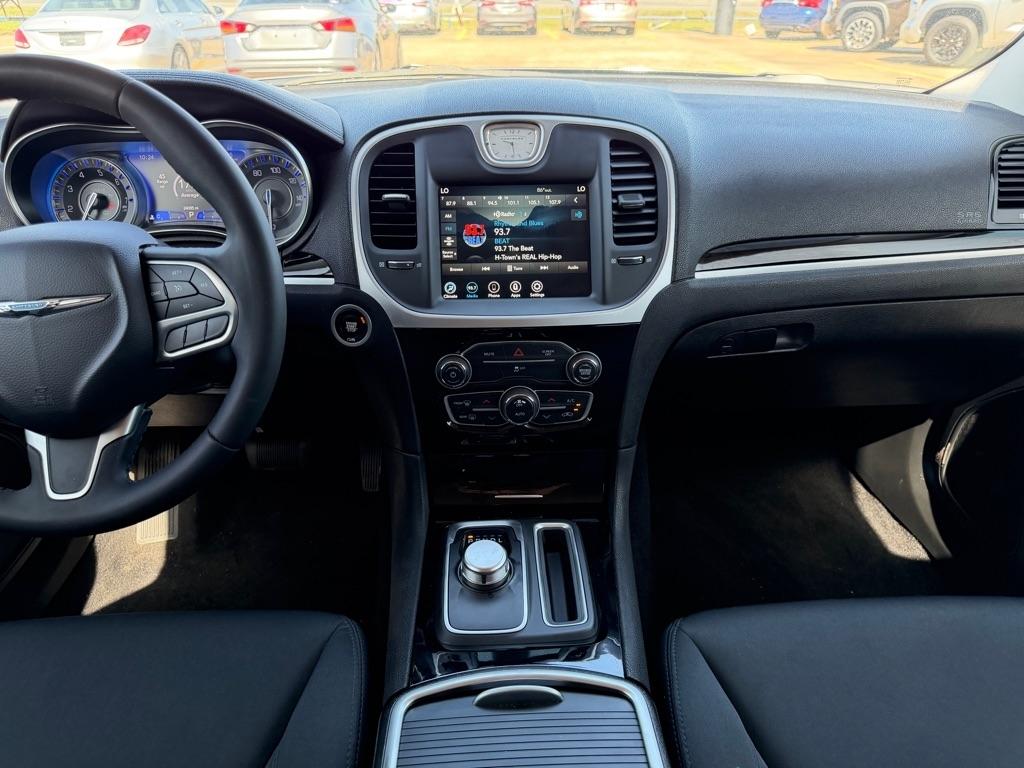 Chrysler 300 Touring 2023