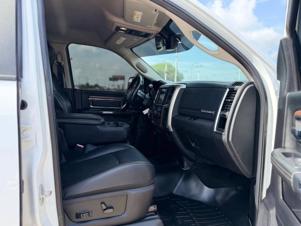 RAM 2500 Laramie Crew Cab SWB 4WD 2016