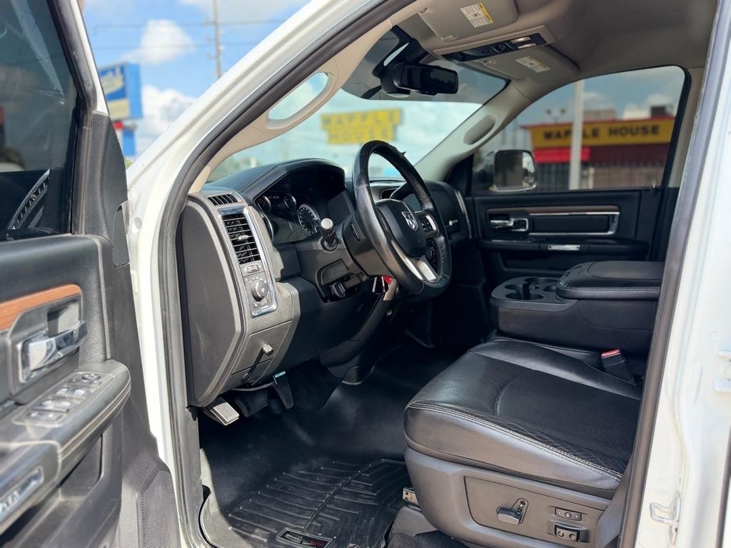 RAM 2500 Laramie Crew Cab SWB 4WD 2016