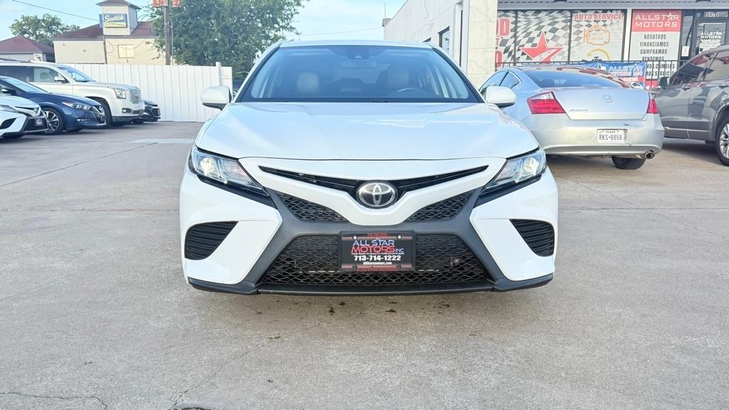 Toyota Camry SE 2020