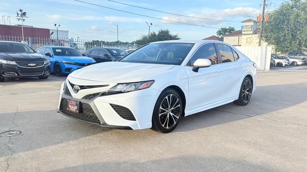 Toyota Camry SE 2020