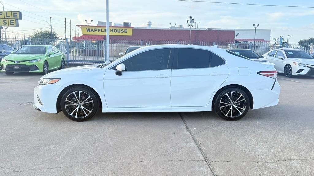 Toyota Camry SE 2020