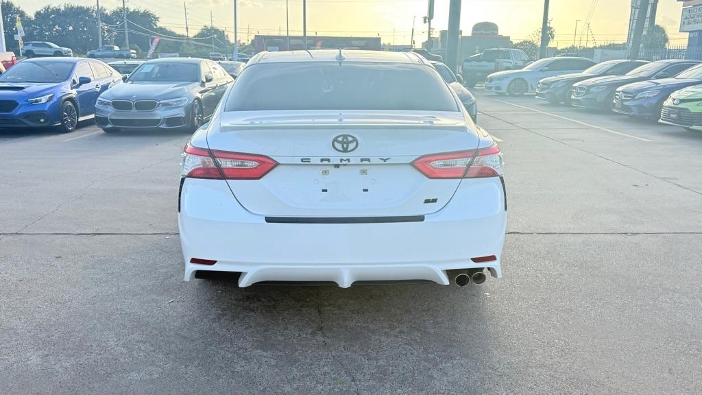 Toyota Camry SE 2020