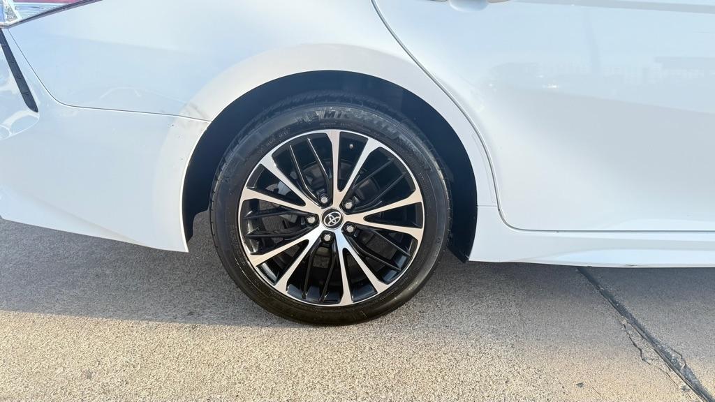 Toyota Camry SE 2020