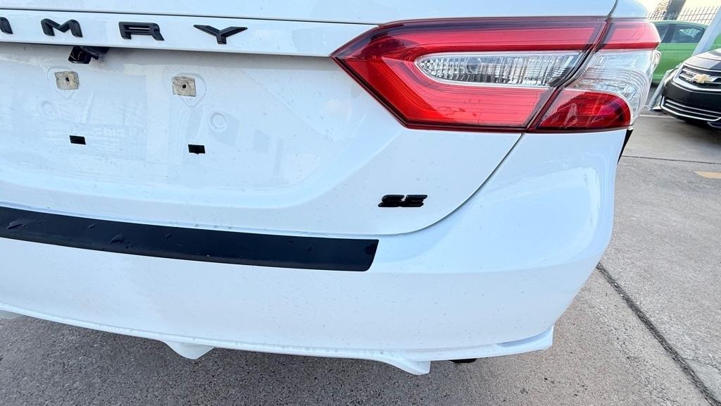 Toyota Camry SE 2020
