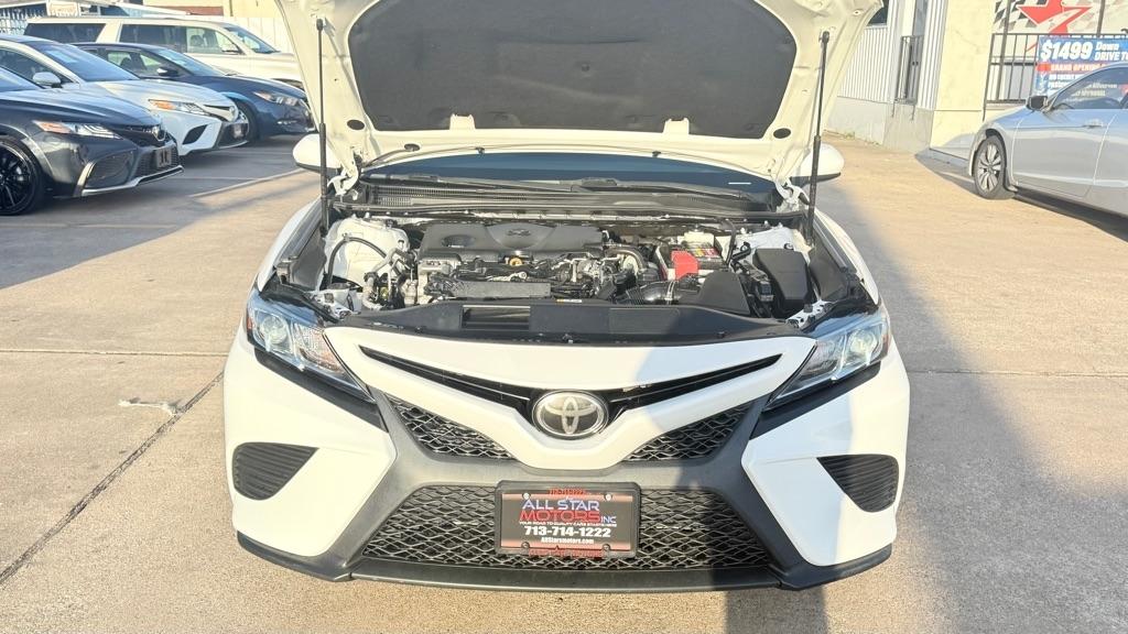 Toyota Camry SE 2020