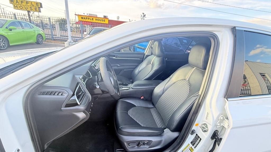 Toyota Camry SE 2020