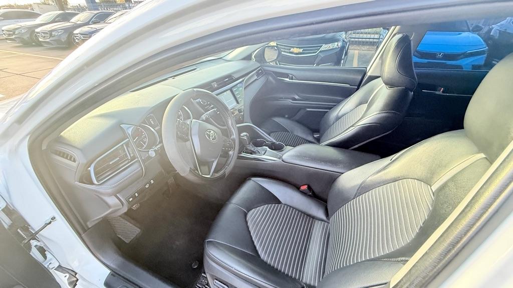 Toyota Camry SE 2020