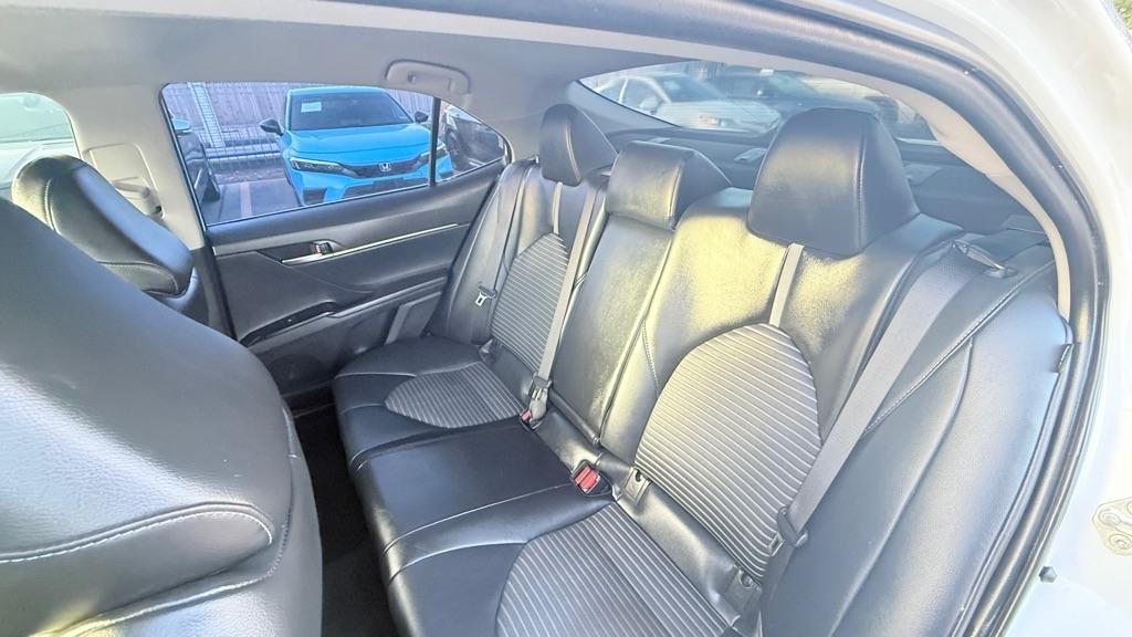 Toyota Camry SE 2020