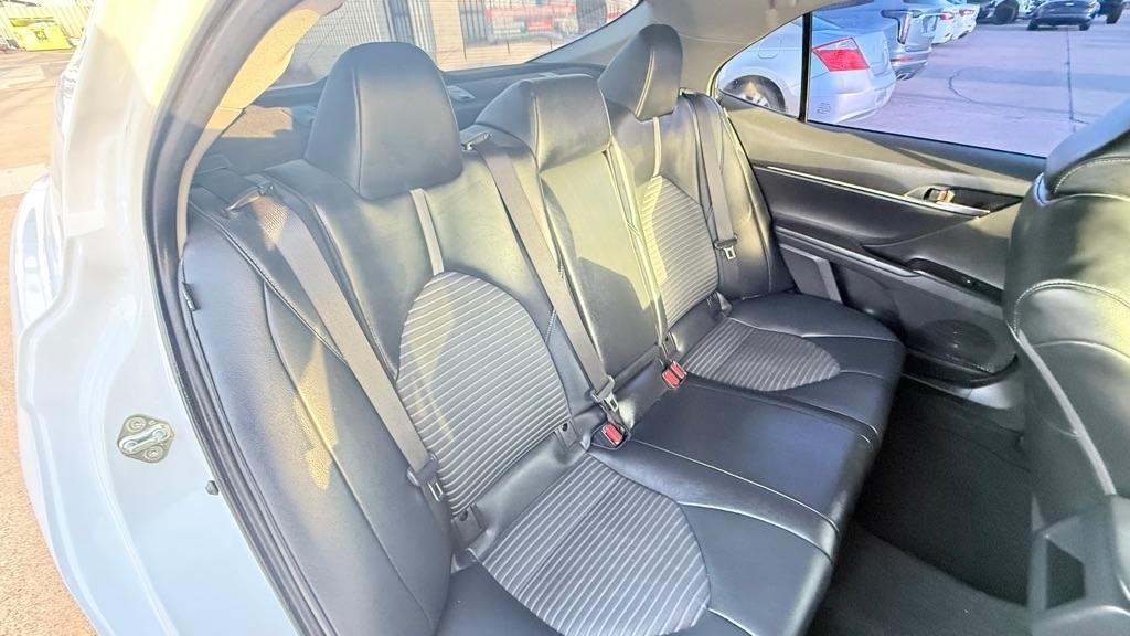 Toyota Camry SE 2020