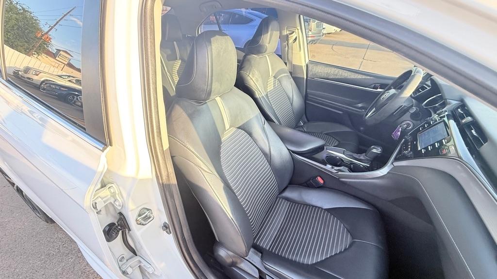 Toyota Camry SE 2020