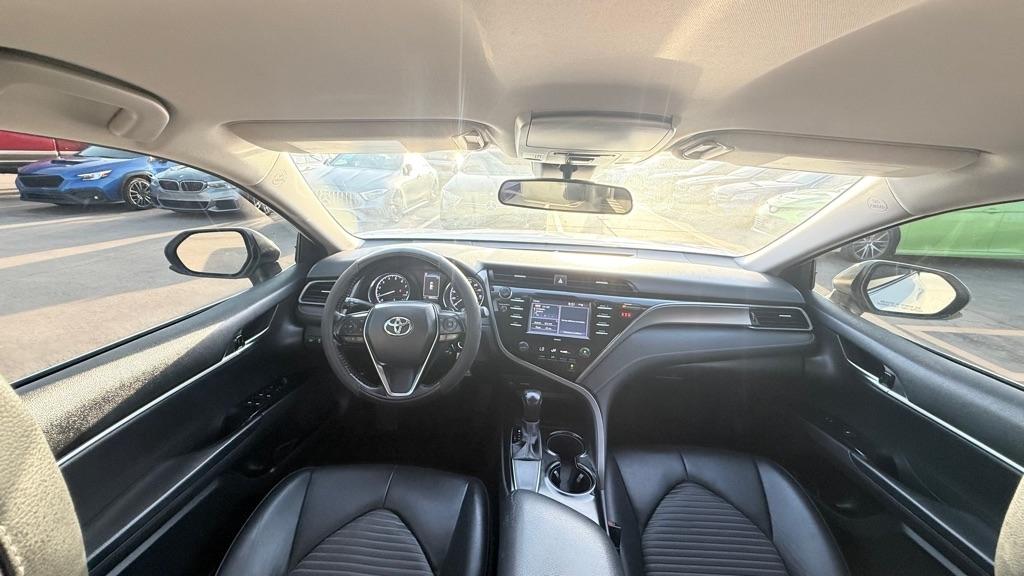 Toyota Camry SE 2020