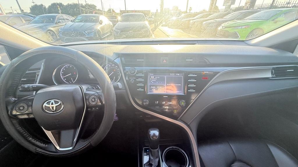 Toyota Camry SE 2020