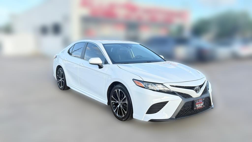 Toyota Camry SE 2020