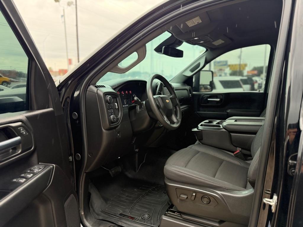 Chevrolet Silverado 2500HD Custom Crew Cab Long Box 4WD 2024