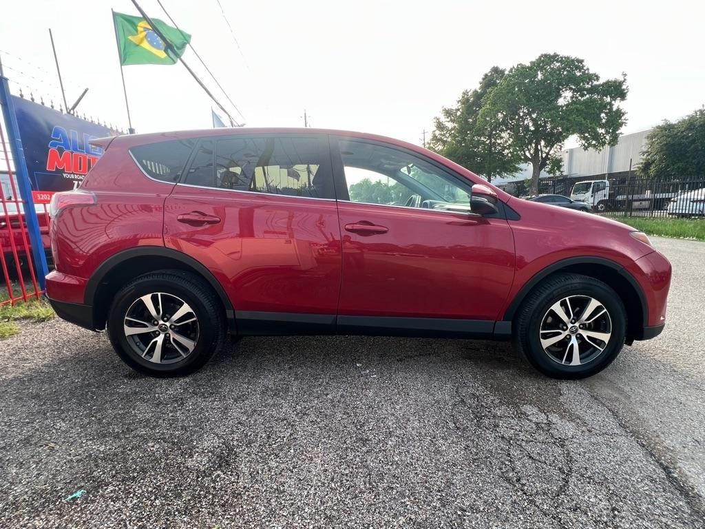 Toyota RAV4 XLE FWD 2017