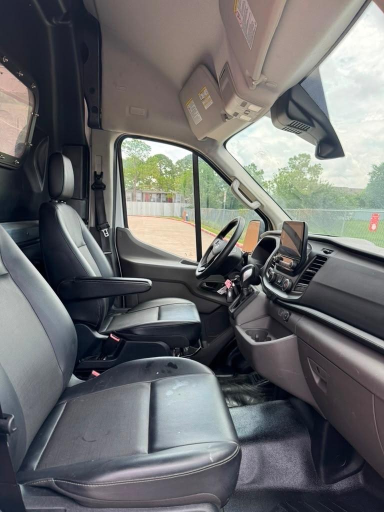 Ford Transit 250 Van Low Roof w/Sliding Pass. 130-in. WB 2021