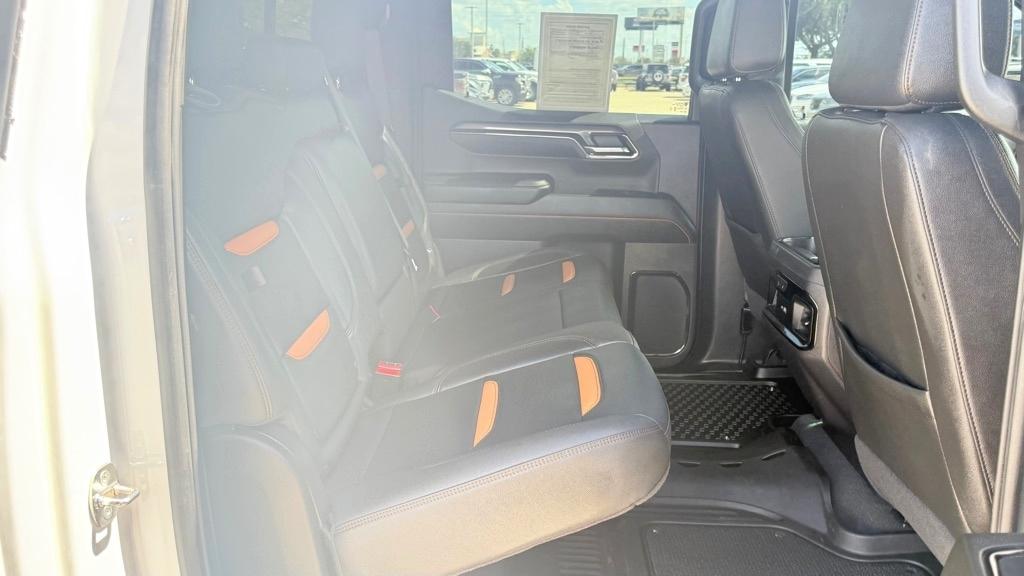 GMC Sierra 1500 AT4 Crew Cab 4WD 2024