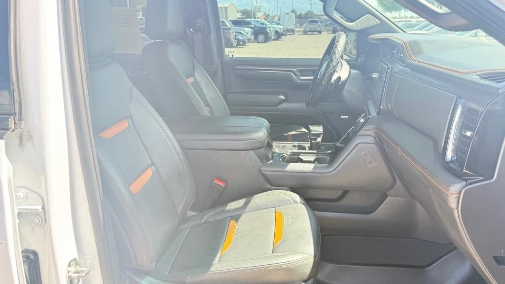 GMC Sierra 1500 AT4 Crew Cab 4WD 2024