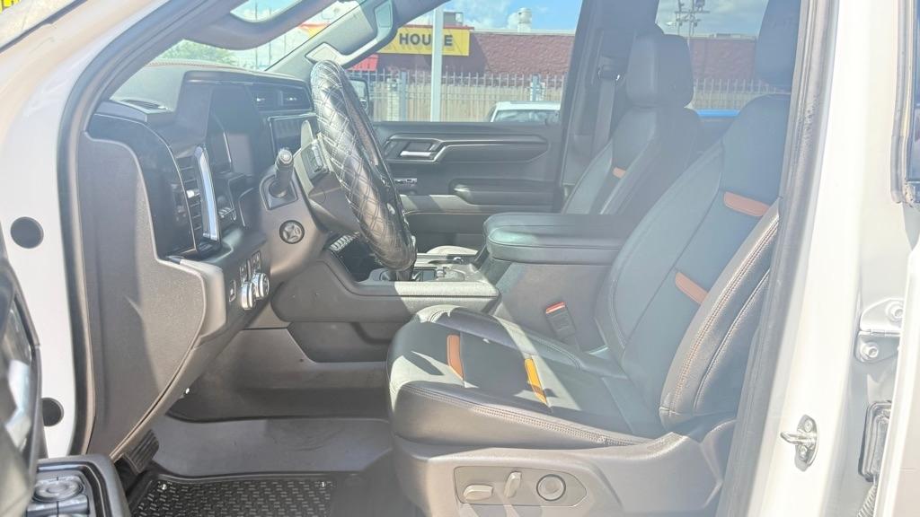 GMC Sierra 1500 AT4 Crew Cab 4WD 2024