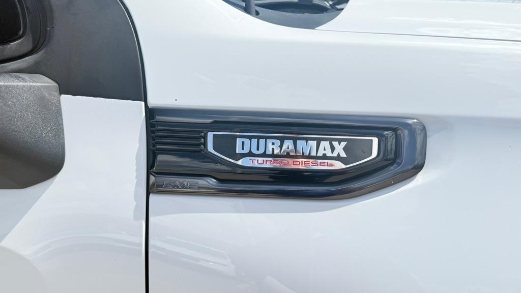 GMC Sierra 1500 AT4 Crew Cab 4WD 2024