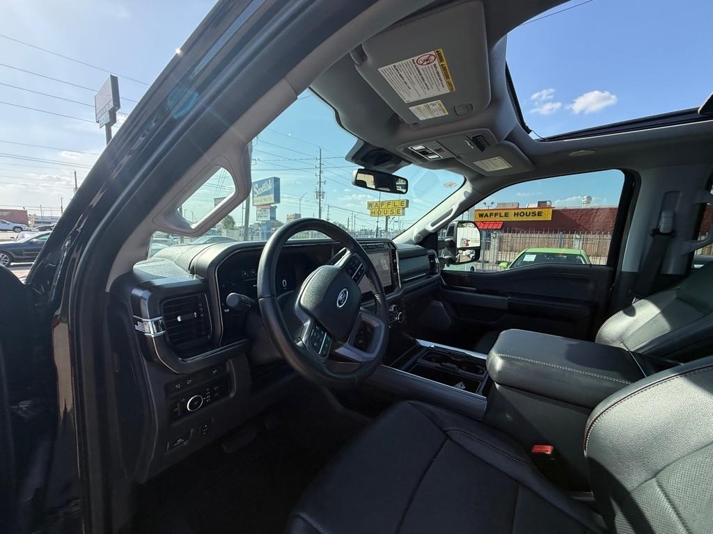 Ford F-250 SD Lariat Crew Cab 4WD 2024