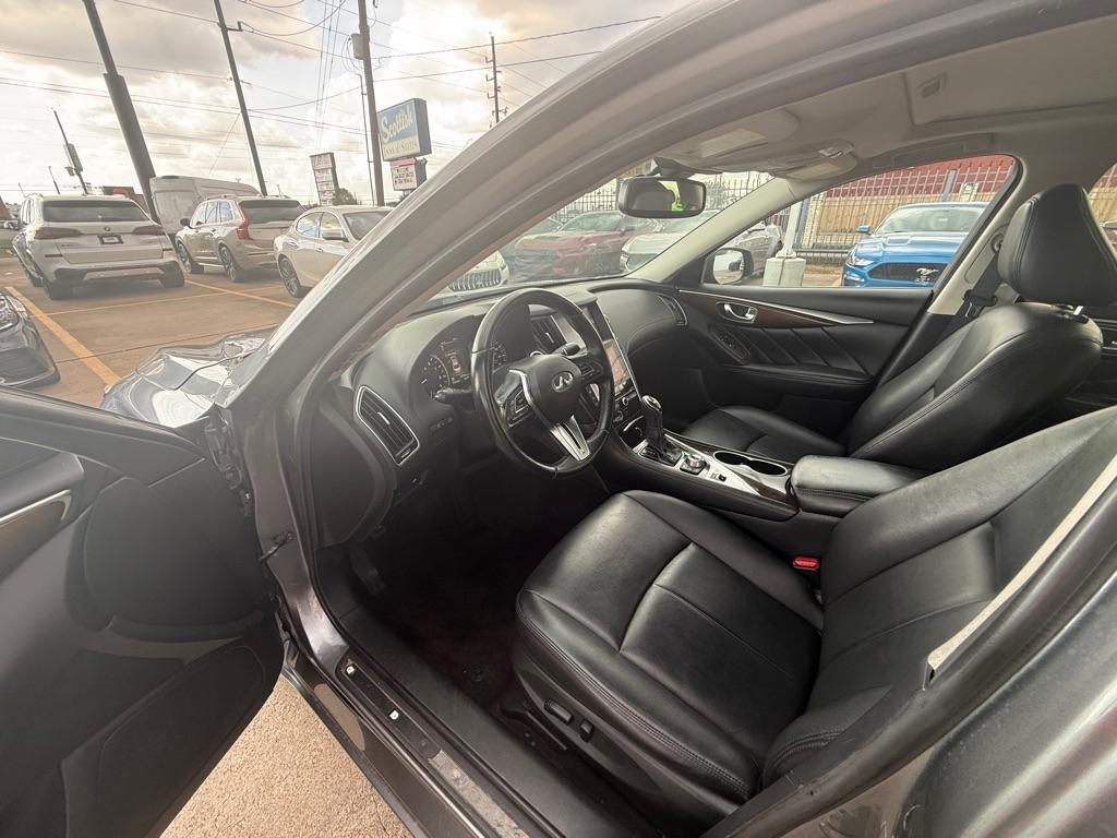 Infiniti Q50 3.0t LUXE RWD 2019