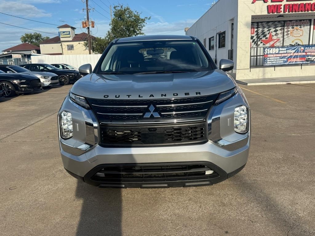Mitsubishi Outlander ES FWD 2024