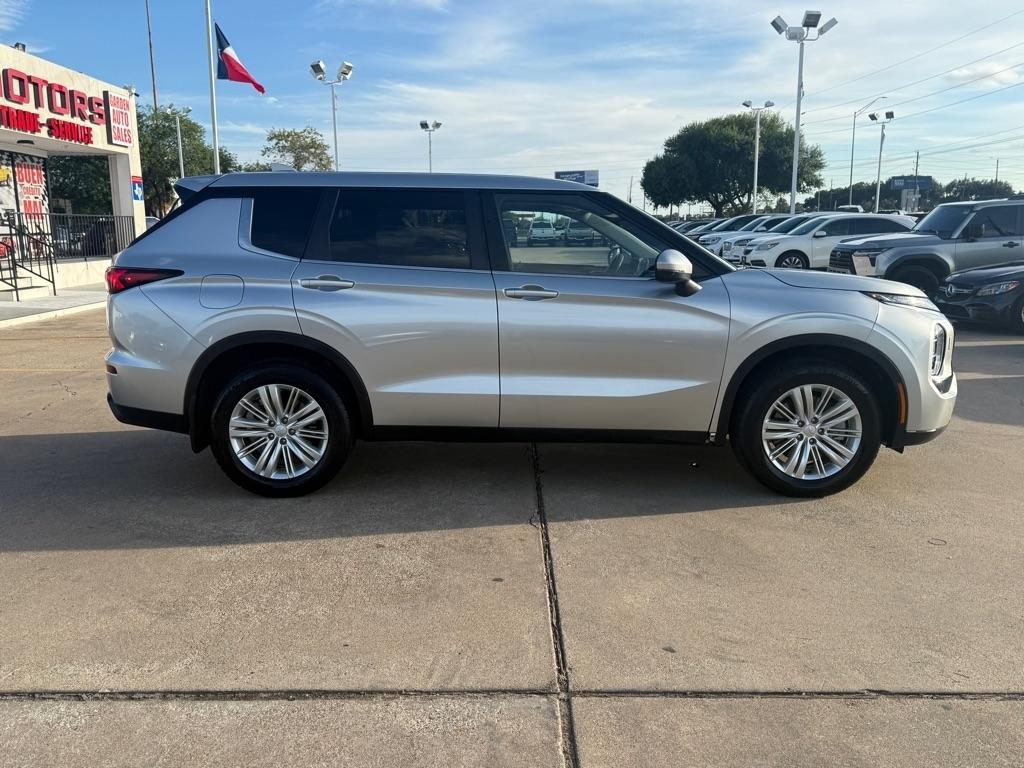 Mitsubishi Outlander ES FWD 2024