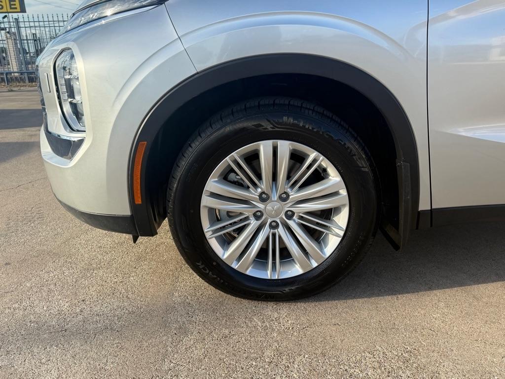 Mitsubishi Outlander ES FWD 2024