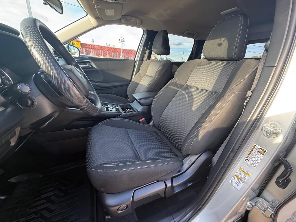Mitsubishi Outlander ES FWD 2024