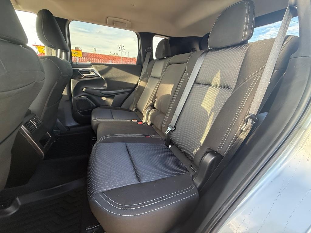 Mitsubishi Outlander ES FWD 2024