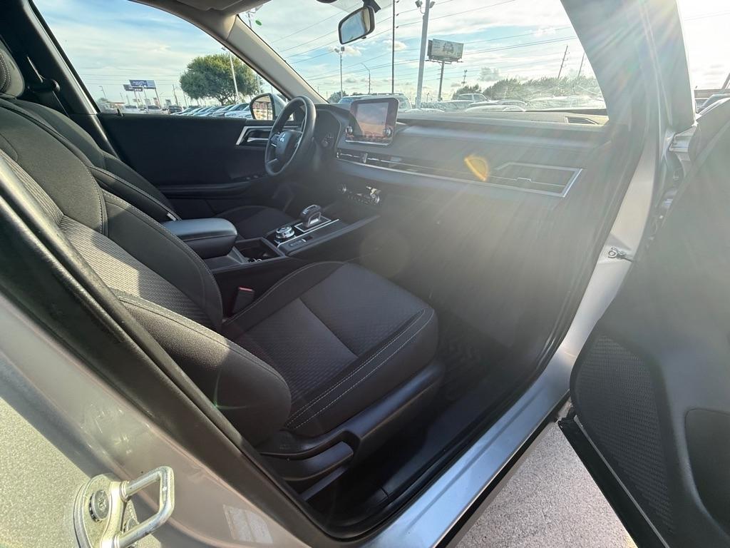 Mitsubishi Outlander ES FWD 2024