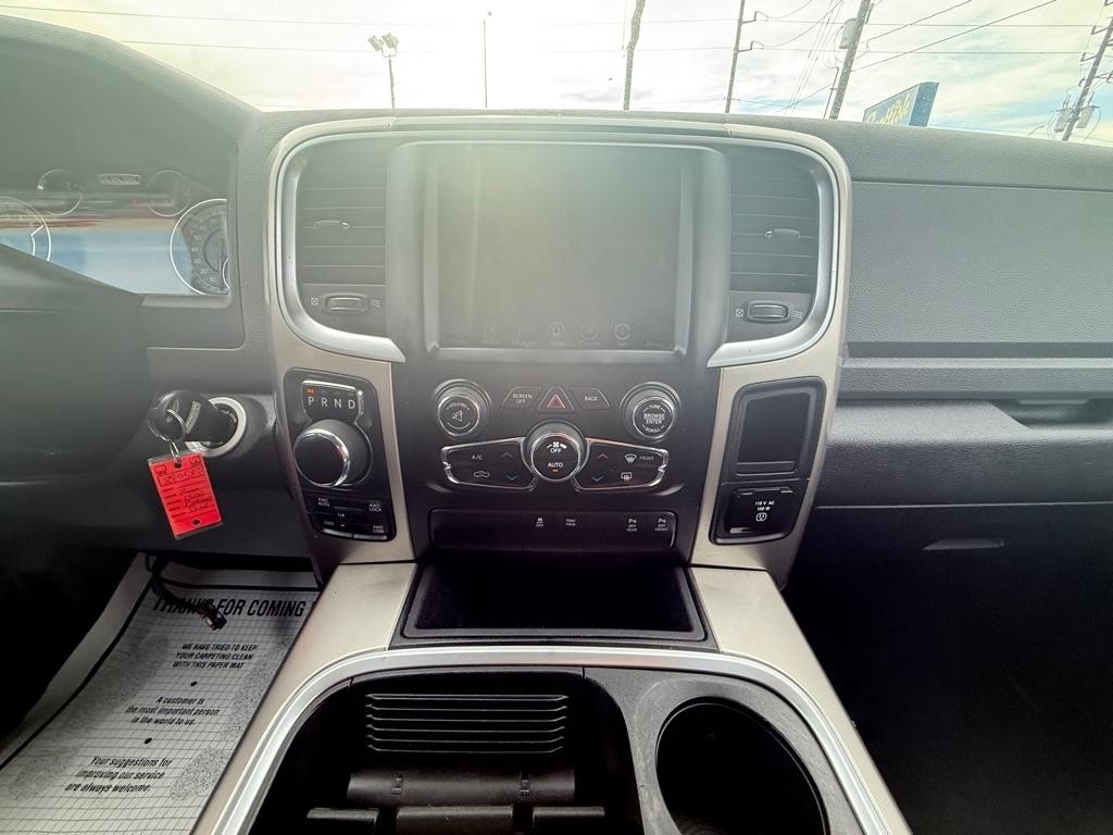 RAM 1500 SLT Crew Cab SWB 4WD 2017