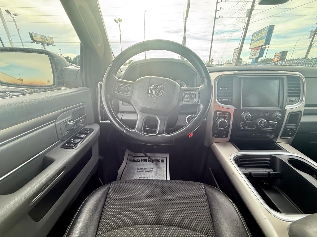 RAM 1500 SLT Crew Cab SWB 4WD 2017
