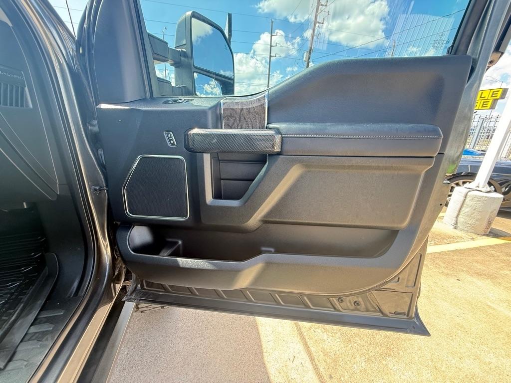 Ford F-250 SD Lariat Crew Cab 4WD 2018